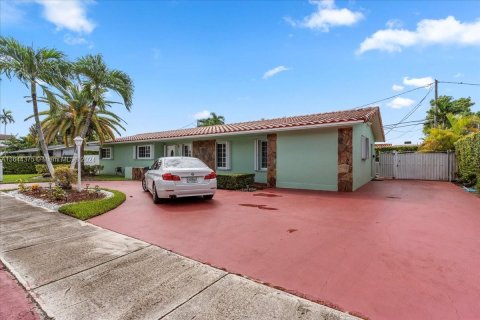 Villa ou maison à vendre à Miami, Floride: 4 chambres, 177.44 m2 № 1332410 - photo 3