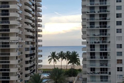 Copropriété à vendre à Miami Beach, Floride: 2 chambres, 95.69 m2 № 1345771 - photo 2