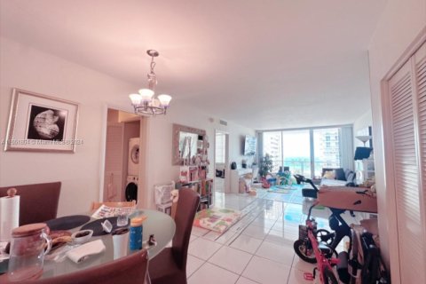 Condo in Miami Beach, Florida, 2 bedrooms  № 1345771 - photo 4