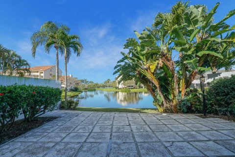 Townhouse in Jupiter, Florida 2 bedrooms, 271 sq.m. № 1128973 - photo 2
