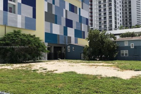Купить коммерческую недвижимость в Майами, Флорида № 28136 - фото 1