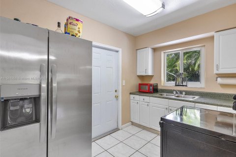 Villa ou maison à vendre à Miami Springs, Floride: 4 chambres, 269.04 m2 № 1095765 - photo 28
