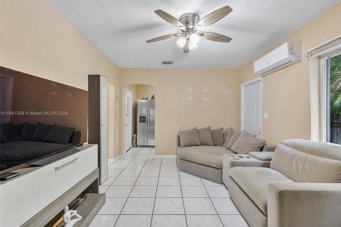 Villa ou maison à vendre à Miami Springs, Floride: 4 chambres, 269.04 m2 № 1095765 - photo 23