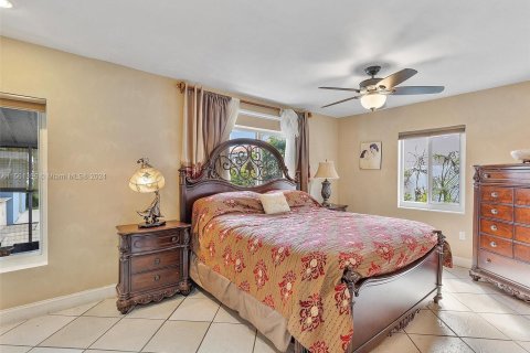 Villa ou maison à vendre à Miami Springs, Floride: 4 chambres, 269.04 m2 № 1095765 - photo 9