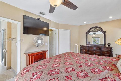 Casa en venta en Miami Springs, Florida, 4 dormitorios, 269.04 m2 № 1095765 - foto 10