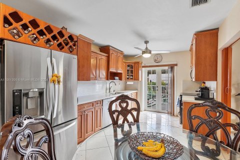 Купить виллу или дом в Майами-Спрингс, Флорида 4 спальни, 269.04м2, № 1095765 - фото 12