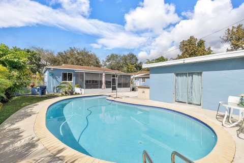 Villa ou maison à vendre à Miami Springs, Floride: 4 chambres, 269.04 m2 № 1095765 - photo 2