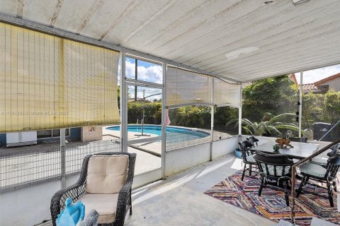 Купить виллу или дом в Майами-Спрингс, Флорида 4 спальни, 269.04м2, № 1095765 - фото 20