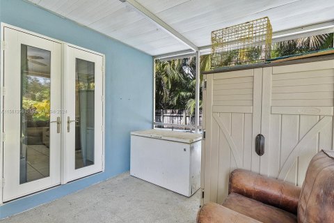 Купить виллу или дом в Майами-Спрингс, Флорида 4 спальни, 269.04м2, № 1095765 - фото 30