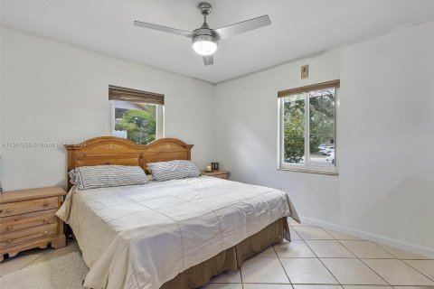 Villa ou maison à vendre à Miami Springs, Floride: 4 chambres, 269.04 m2 № 1095765 - photo 17