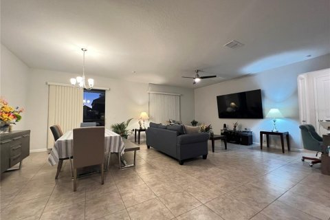 House in Davenport, Florida 3 bedrooms, 189.43 sq.m. № 635786 - photo 3