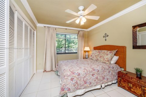 House in Key Biscayne, Florida 6 bedrooms, 278.99 sq.m. № 804580 - photo 22