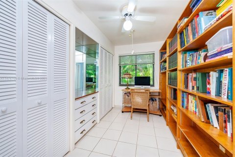 Casa en venta en Key Biscayne, Florida, 6 dormitorios, 278.99 m2 № 804580 - foto 26