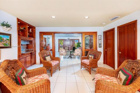 House in Key Biscayne, Florida 6 bedrooms, 278.99 sq.m. № 804580 - photo 8