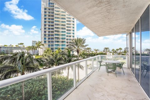 Condo in Miami Beach, Florida, 3 bedrooms  № 711756 - photo 2