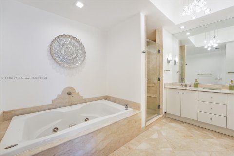 Condo in Miami Beach, Florida, 3 bedrooms  № 711756 - photo 13