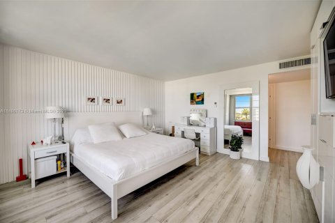 Condominio en venta en Bay Harbor Islands, Florida, 2 dormitorios, 116.87 m2 № 859735 - foto 12