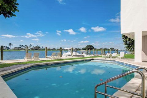 Copropriété à vendre à Bay Harbor Islands, Floride: 2 chambres, 116.87 m2 № 859735 - photo 20