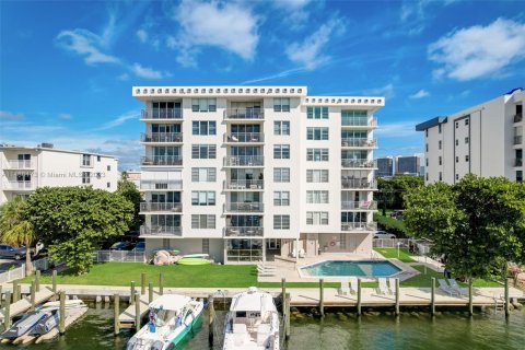 Condominio en venta en Bay Harbor Islands, Florida, 2 dormitorios, 116.87 m2 № 859735 - foto 21