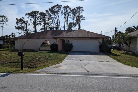 Villa ou maison à vendre à Port Charlotte, Floride: 3 chambres, 170.66 m2 № 464776 - photo 1