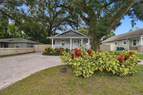 House in Tampa, Florida 3 bedrooms, 121.61 sq.m. № 1369943 - photo 5