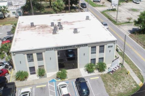 Commercial property in New Port Richey, Florida 910.44 sq.m. № 623871 - photo 5