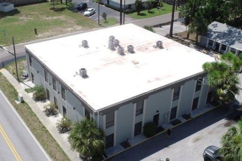 Commercial property in New Port Richey, Florida 910.44 sq.m. № 623871 - photo 4