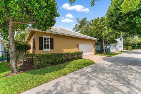 House in Jupiter, Florida 4 bedrooms, 290.41 sq.m. № 1178270 - photo 17