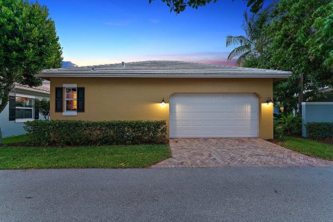 House in Jupiter, Florida 4 bedrooms, 290.41 sq.m. № 1178270 - photo 16