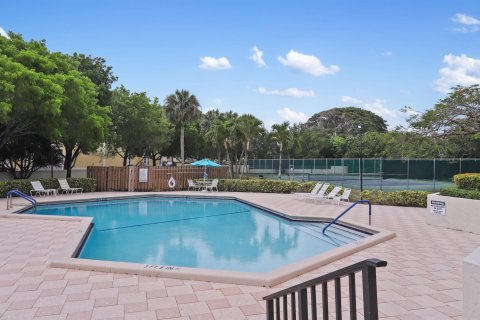 Copropriété à vendre à Boca Raton, Floride: 2 chambres, 86.86 m2 № 1178319 - photo 1