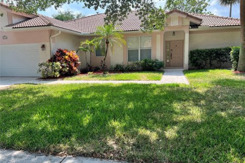 House in Coconut Creek, Florida 4 bedrooms, 196.95 sq.m. № 1180586 - photo 2