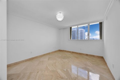 Condo in Miami Beach, Florida, 3 bedrooms  № 1395111 - photo 9