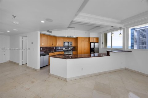 Condo in Miami Beach, Florida, 3 bedrooms  № 1395111 - photo 2