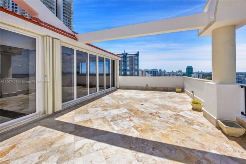 Condo in Miami Beach, Florida, 3 bedrooms  № 1395111 - photo 14