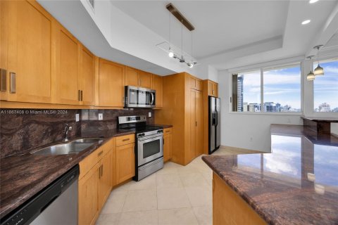 Condo in Miami Beach, Florida, 3 bedrooms  № 1395111 - photo 1