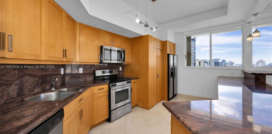 Condo in Miami Beach, Florida, 3 bedrooms  № 1395111