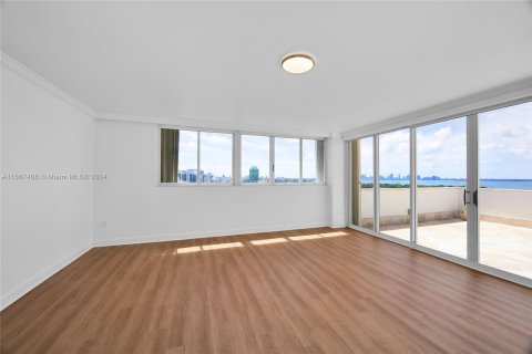 Condo in Miami Beach, Florida, 3 bedrooms  № 1395111 - photo 19