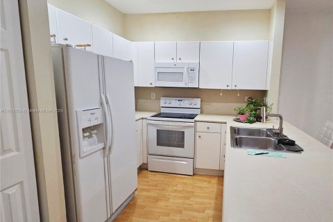 Condo in Doral, Florida, 3 bedrooms  № 1395109 - photo 8