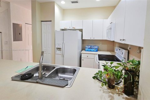 Condo in Doral, Florida, 3 bedrooms  № 1395109 - photo 9