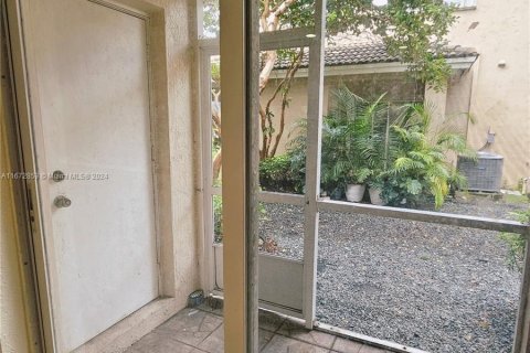 Condo in Doral, Florida, 3 bedrooms  № 1395109 - photo 6