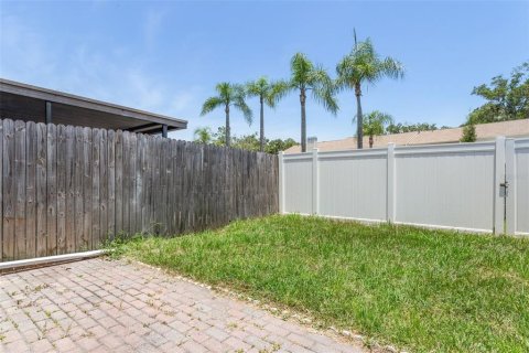 Townhouse in Tampa, Florida 3 bedrooms, 124.86 sq.m. № 1407373 - photo 28