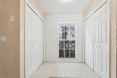 Townhouse in Tampa, Florida 3 bedrooms, 124.86 sq.m. № 1407373 - photo 11