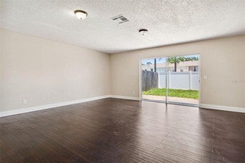 Townhouse in Tampa, Florida 3 bedrooms, 124.86 sq.m. № 1407373 - photo 12