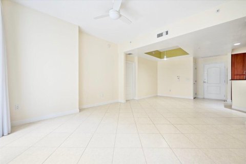 Condo in West Palm Beach, Florida, 2 bedrooms  № 1099152 - photo 2