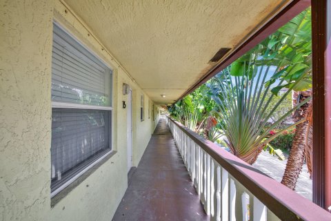 Condo in Wilton Manors, Florida, 2 bedrooms  № 1099150 - photo 7