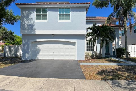 Villa ou maison à vendre à Sunrise, Floride: 4 chambres, 195 m2 № 1223413 - photo 1