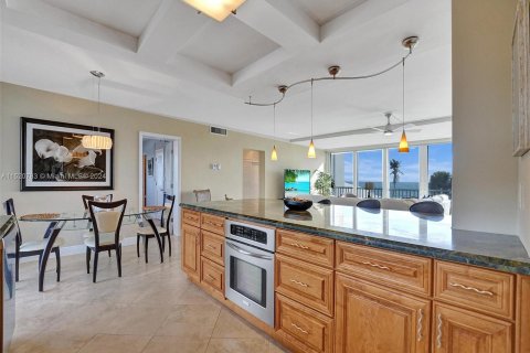 Condo in Lauderdale-by-the-Sea, Florida, 2 bedrooms  № 972536 - photo 14