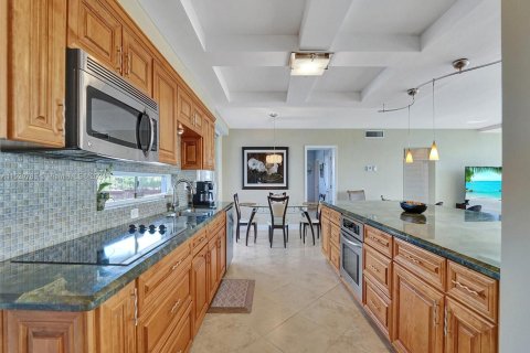 Condo in Lauderdale-by-the-Sea, Florida, 2 bedrooms  № 972536 - photo 16