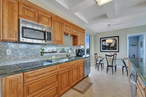 Condo in Lauderdale-by-the-Sea, Florida, 2 bedrooms  № 972536 - photo 18