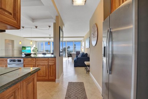 Condo in Lauderdale-by-the-Sea, Florida, 2 bedrooms  № 972536 - photo 15